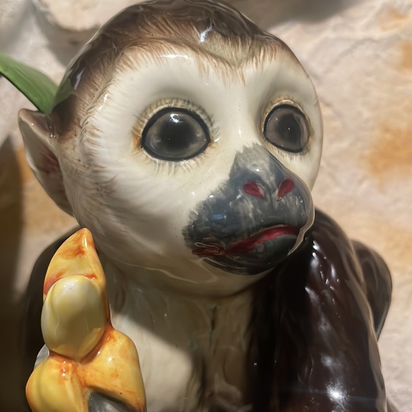 Majolica Style Capuchin Monkeys - Picture 9 of 9
